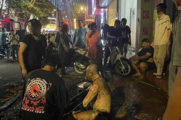 Chủ quán tạt xăng, phóng hoả đốt khiến 3 người bị bỏng- Ảnh 1.