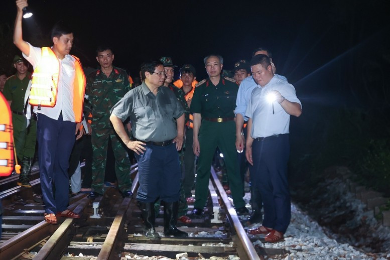 Nước sông Cầu rút, hàng chục nghìn dân Hà Nội thở phào- Ảnh 3.