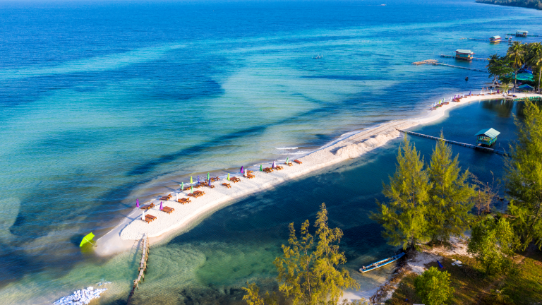1 nơi ở Việt Nam được tạp chí Mỹ đánh giá đẹp hơn cả Maldives và Bali: Tổng thu du lịch hơn 30.000 tỷ đồng, biển xanh như ngọc khiến khách Tây mê tít- Ảnh 2.