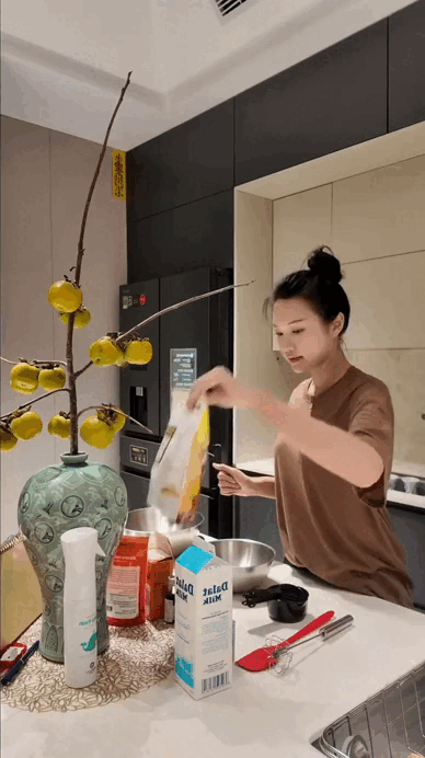 Quá nể độ ăn chơi của vợ chồng Đoàn Văn Hậu: Soi phát ra ngay món đồ giá trăm triệu chình ình góc nhà!- Ảnh 1.