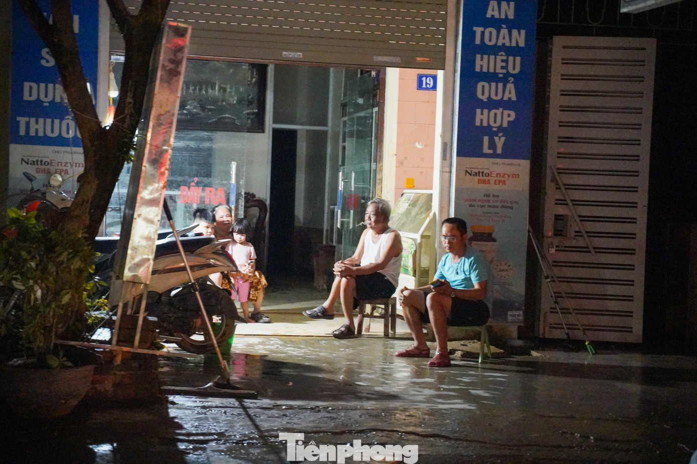 Hơn 100 giờ không điện nước, người Thái Nguyên vật lộn giữa bùn lũ và 'trăm bề thiếu thốn'- Ảnh 15.