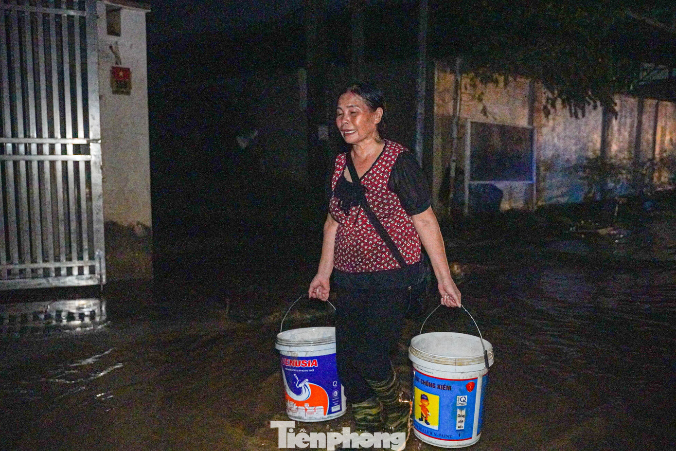 Hơn 100 giờ không điện nước, người Thái Nguyên vật lộn giữa bùn lũ và 'trăm bề thiếu thốn'- Ảnh 6.