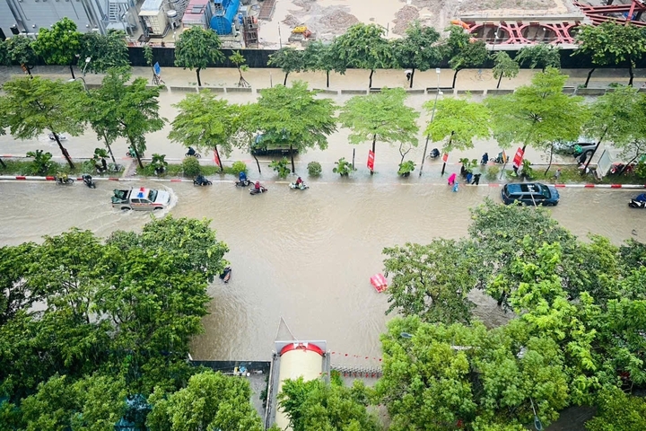 Mưa ngập lịch sử và cuộc chạy đua sinh tử của bệnh nhân ung thư máu- Ảnh 2.