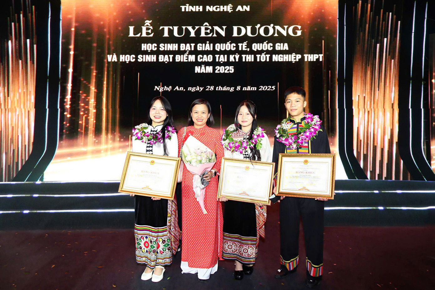 Nam sinh dân tộc Thái viết tâm thư gửi Bộ trưởng Bộ Giáo dục và Đào tạo- Ảnh 4.