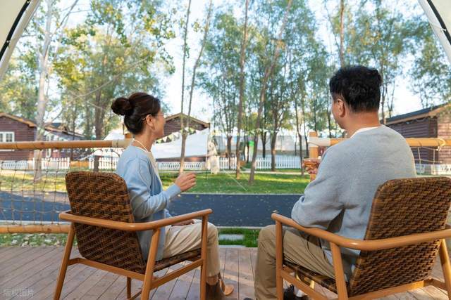 Những “hố sâu” khiến tuổi già bất hạnh- Ảnh 1.