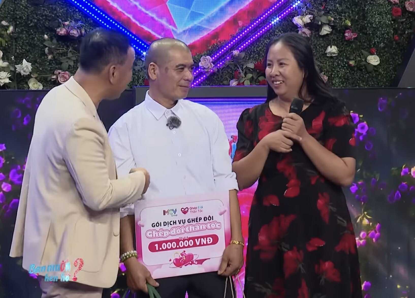 Chưa từng xảy ra: Khán giả lao lên bấm nút sau khi đàng trai bị từ chối ở show hẹn hò, nói lý do bất ngờ- Ảnh 4.