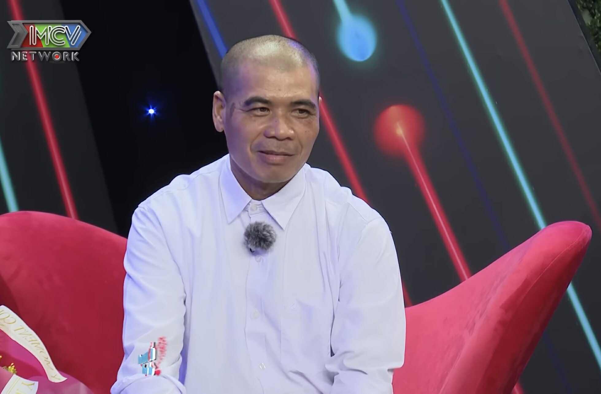 Chưa từng xảy ra: Khán giả lao lên bấm nút sau khi đàng trai bị từ chối ở show hẹn hò, nói lý do bất ngờ- Ảnh 1.