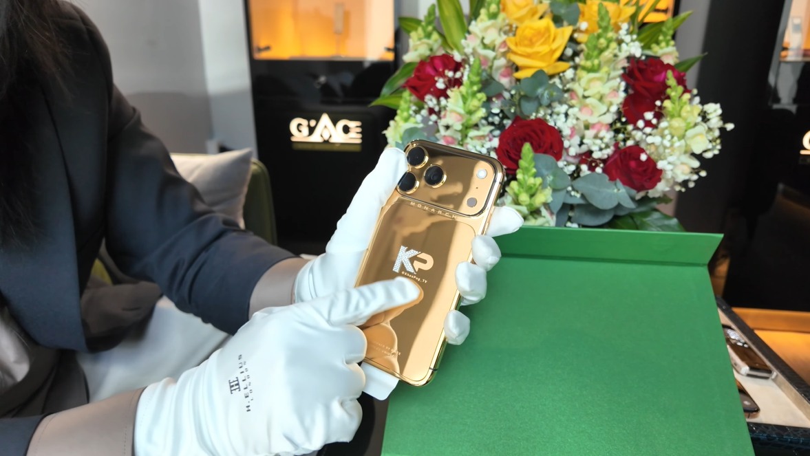 Khoa Pug chi 300 triệu đồng mua iPhone 17 dát vàng, tuyên bố 'đắt nhất và duy nhất thế giới': Thực hư ra sao?- Ảnh 2.