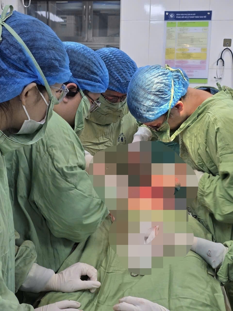Cô gái Hà Nội vỡ tử cung sau khi dùng thuốc mua trên mạng để phá thai 27 tuần- Ảnh 1.