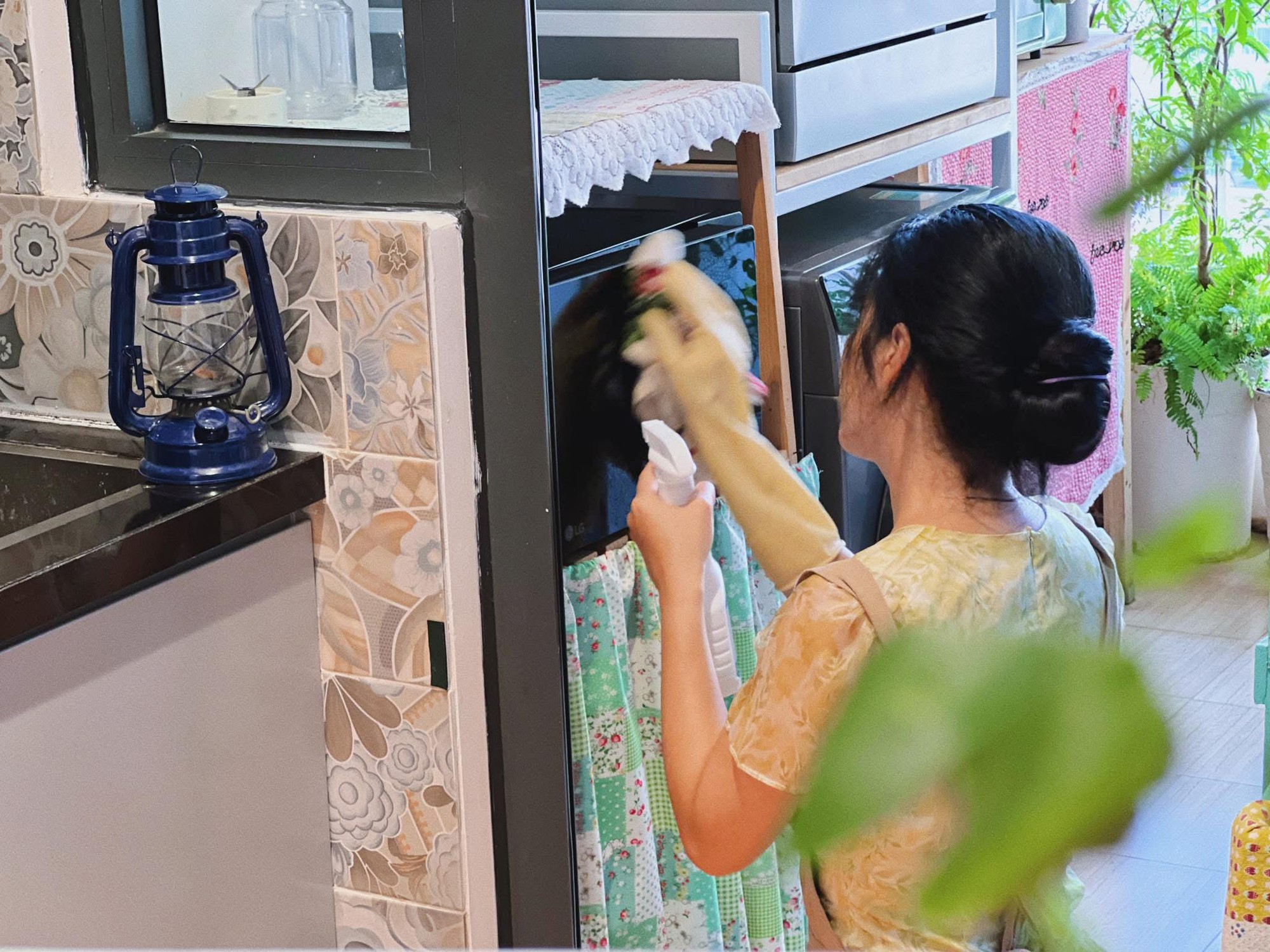 Căn bếp 6m&sup2; trong chung cư 70m&sup2; của mẹ 8X ở H&agrave; Nội: Nhỏ th&ocirc;i nhưng khiến ai cũng muốn dọn nh&agrave; v&agrave; nấu ăn ngay lập tức- Ảnh 6.