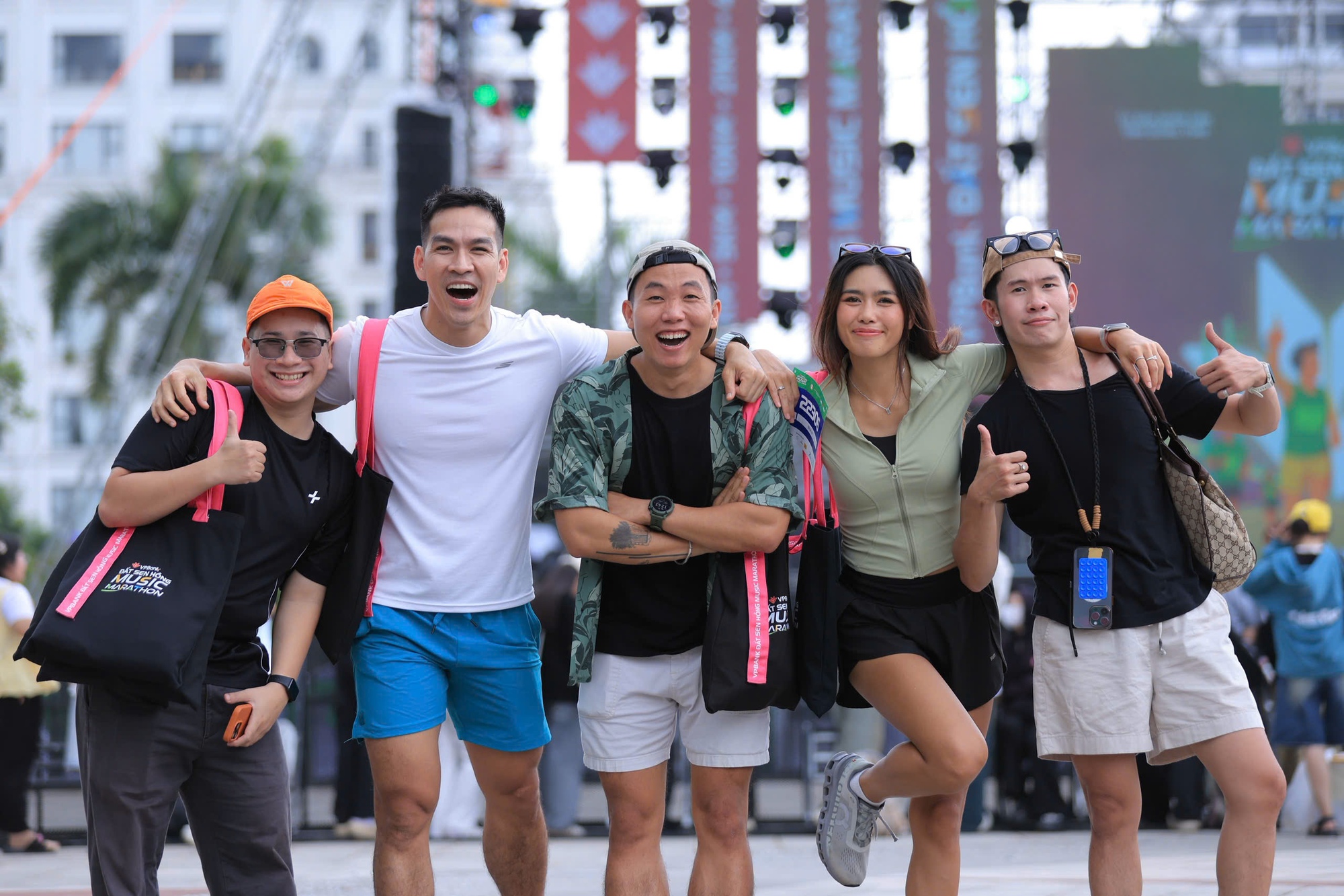 Dàn trai xinh gái đẹp nô nức “check-in” tại VPBank Đất Sen Hồng Music Marathon 2025- Ảnh 1.