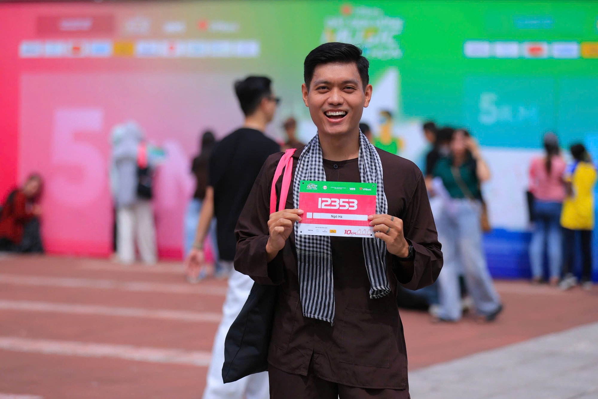 Dàn trai xinh gái đẹp nô nức “check-in” tại VPBank Đất Sen Hồng Music Marathon 2025- Ảnh 6.