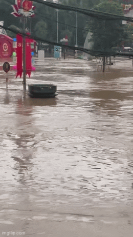 Tung tích "chén trà" bị lũ cuốn ở Thái Nguyên: Người đàn ông nổi tiếng khắp MXH nhờ một hành động- Ảnh 3.