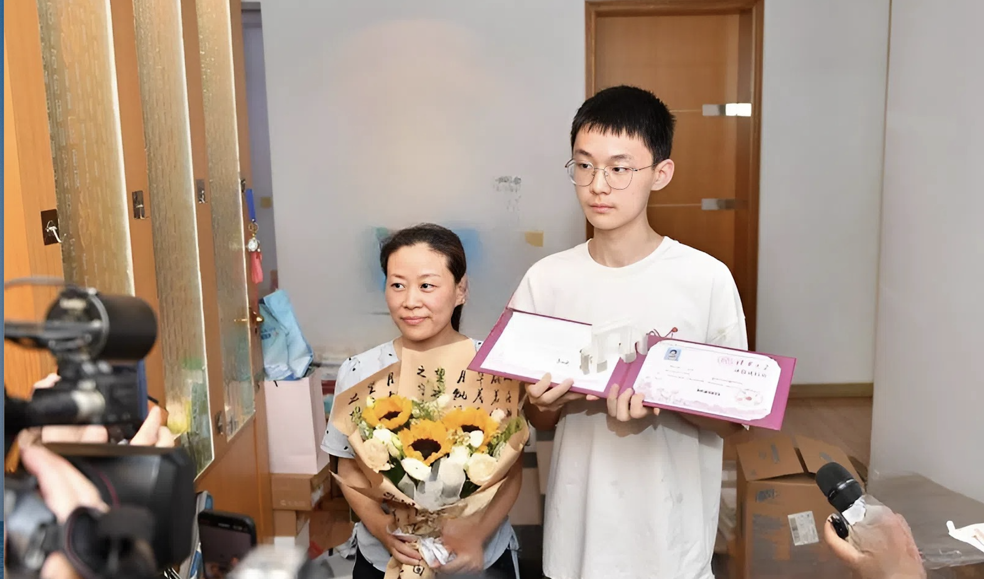 Nhìn những học sinh đỗ ĐH top 1, phát hiện ra: Đa phần trẻ thành công bắt nguồn từ 3 hành động "lạnh lùng" này của bố mẹ- Ảnh 1.