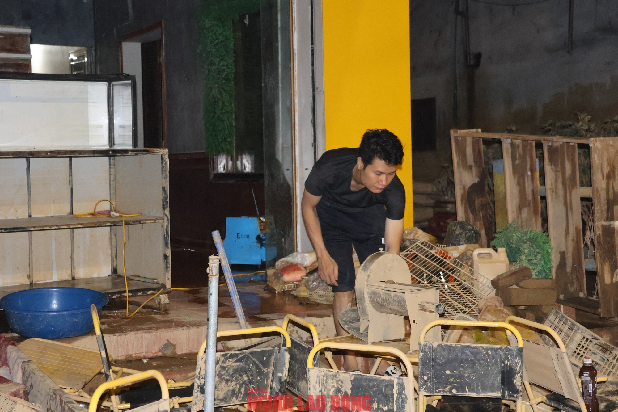 VIDEO: Nhiều tài sản, cửa hàng của người dân Thái Nguyên "chả còn gì" sau trận ngập lụt lịch sử- Ảnh 20.
