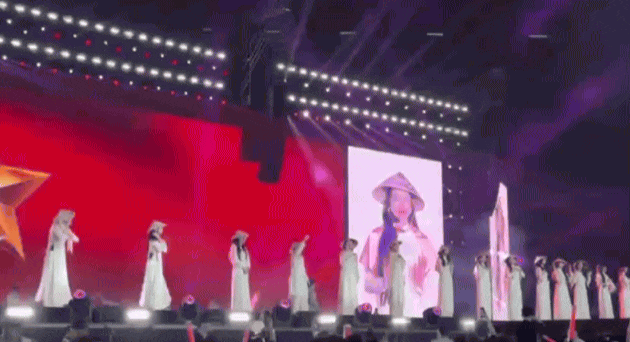 Concert Em Xinh Say Hi ở Mỹ Đình: Miu Lê đứng im như tượng, mãi mới chịu hát- Ảnh 2.