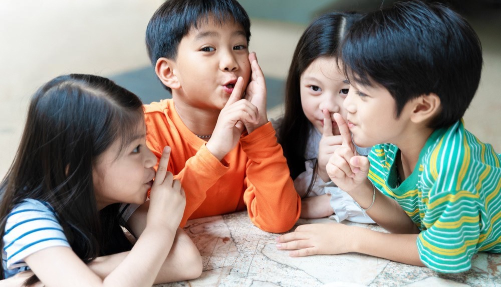 Không hề mê tín: Cha mẹ dặn con tuyệt đối tránh xa người thường nói 4 câu này!- Ảnh 1.