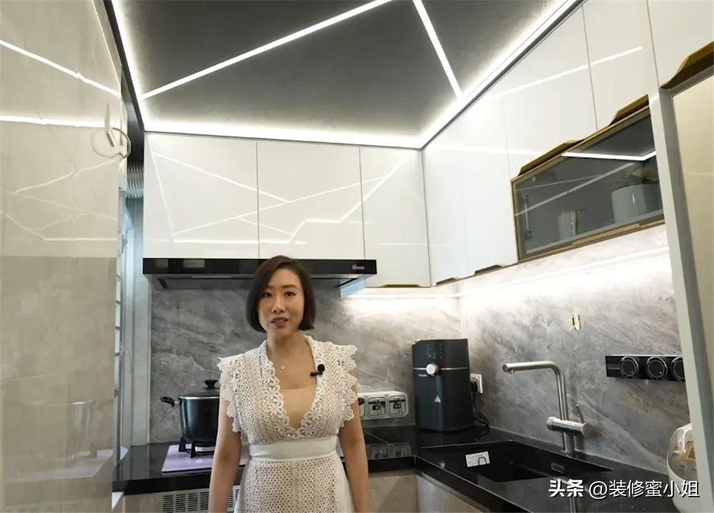Từ căn hộ 34m², cặp vợ chồng khéo cải tạo thành nhà hai phòng ngủ, ai xem cũng thốt lên: “Không thể tin nổi!”- Ảnh 17.