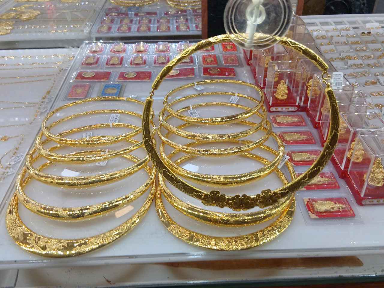 Ngân hàng thương mại nói gì về nhập khẩu và sản xuất vàng?- Ảnh 1.