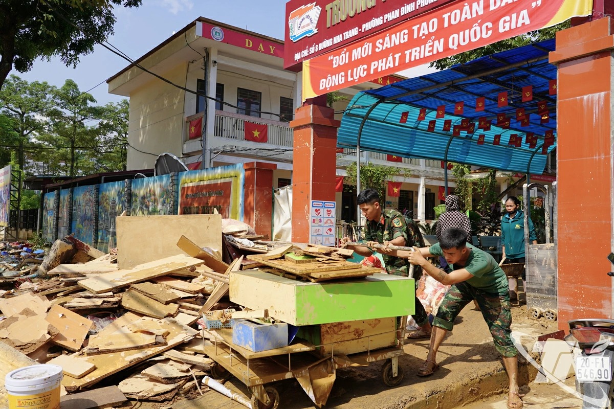VIDEO: Nhiều tài sản, cửa hàng của người dân Thái Nguyên "chả còn gì" sau trận ngập lụt lịch sử- Ảnh 16.