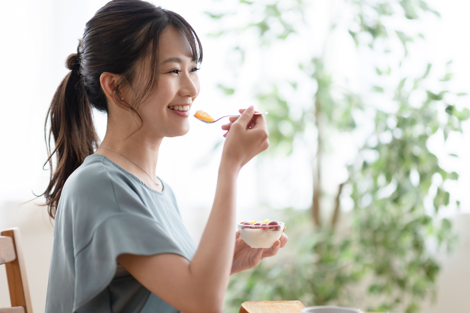 5 thói quen ăn uống xấu khiến bạn già nua và 2 mẹo giúp bổ sung dinh dưỡng cho cơ thể tràn đầy sức sống- Ảnh 2.