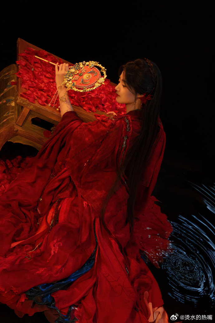 Hồ ly đỏ bước ra từ truyền thuyết đẹp chấn động: Visual ma mị sốc chưa từng thấy, ai chê xem lại gu thẩm mỹ- Ảnh 3.