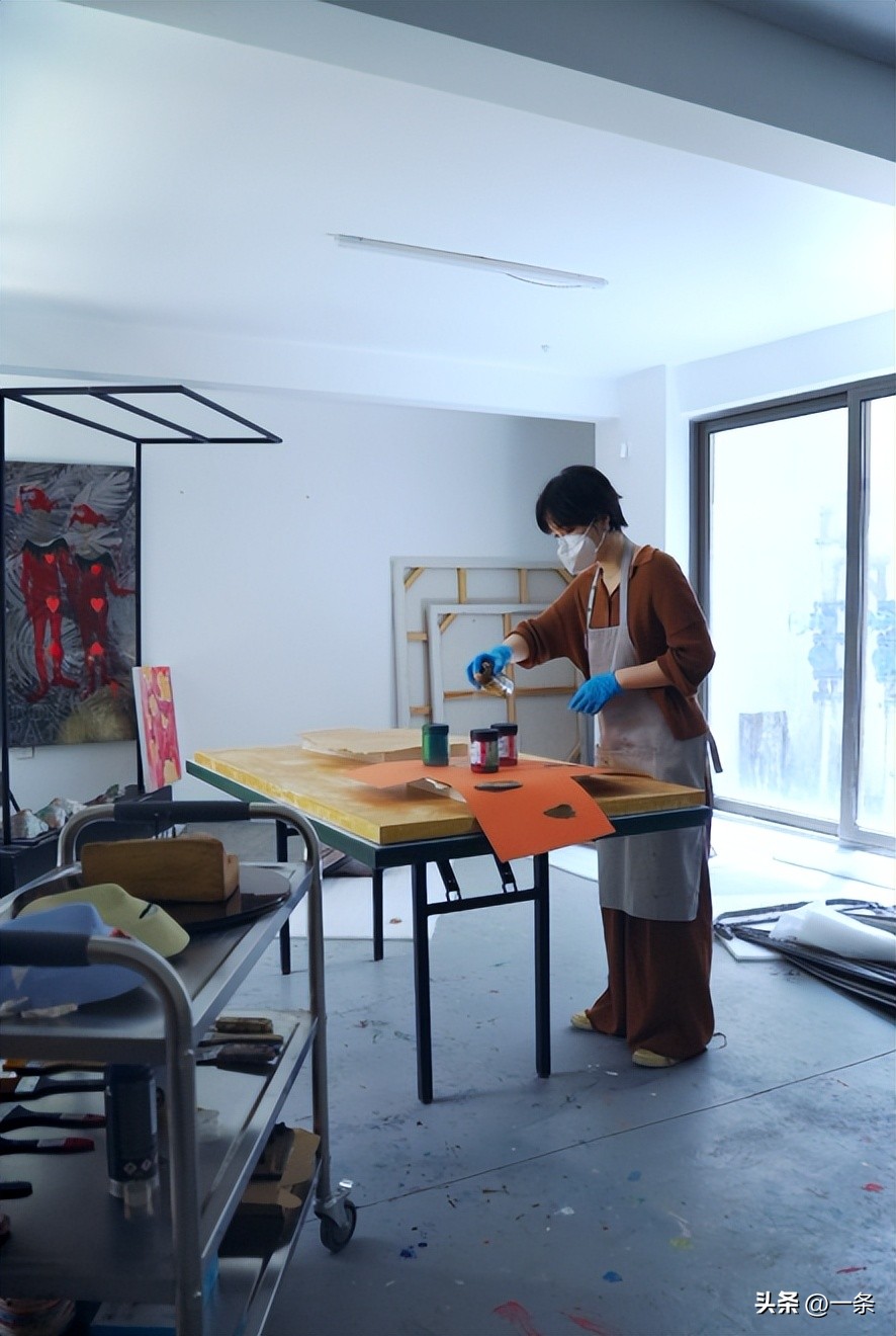 Nữ nghệ sĩ 35 tuổi sống một mình trong căn nhà 350m2 ở thành phố “tấc đất tấc vàng”, không kết hôn để tận hưởng cuộc sống tự do- Ảnh 2.