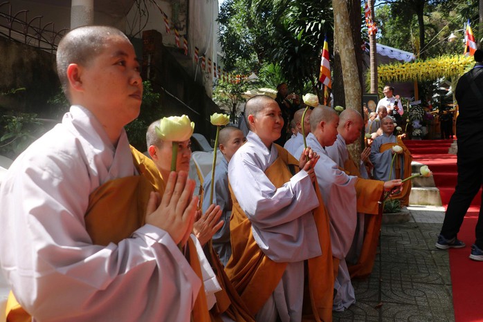 Hàng ngàn tăng ni, Phật tử viếng Trưởng lão Hòa thượng Thích Trí Tịnh nhập tháp- Ảnh 8.