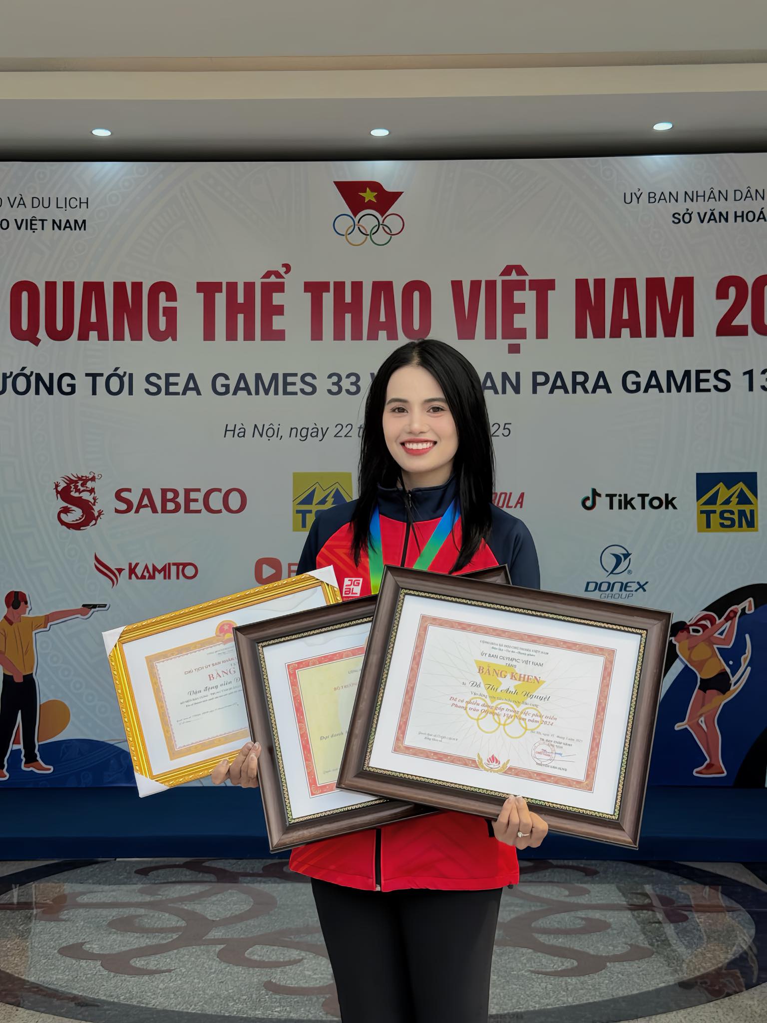Nhan sắc đời thường xinh như công chúa của cung thủ Đỗ Thị Ánh Nguyệt vừa được tuyên dương “Thanh niên sống đẹp” năm 2025- Ảnh 5.