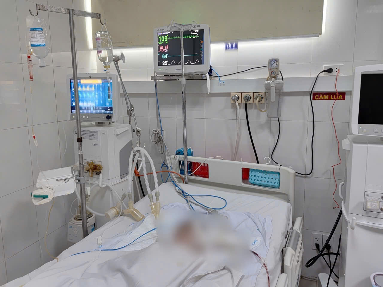 Tai nạn giao thông ở Đà Nẵng, 7 người bị thương: Bệnh viện kích hoạt "báo động đỏ"- Ảnh 3.