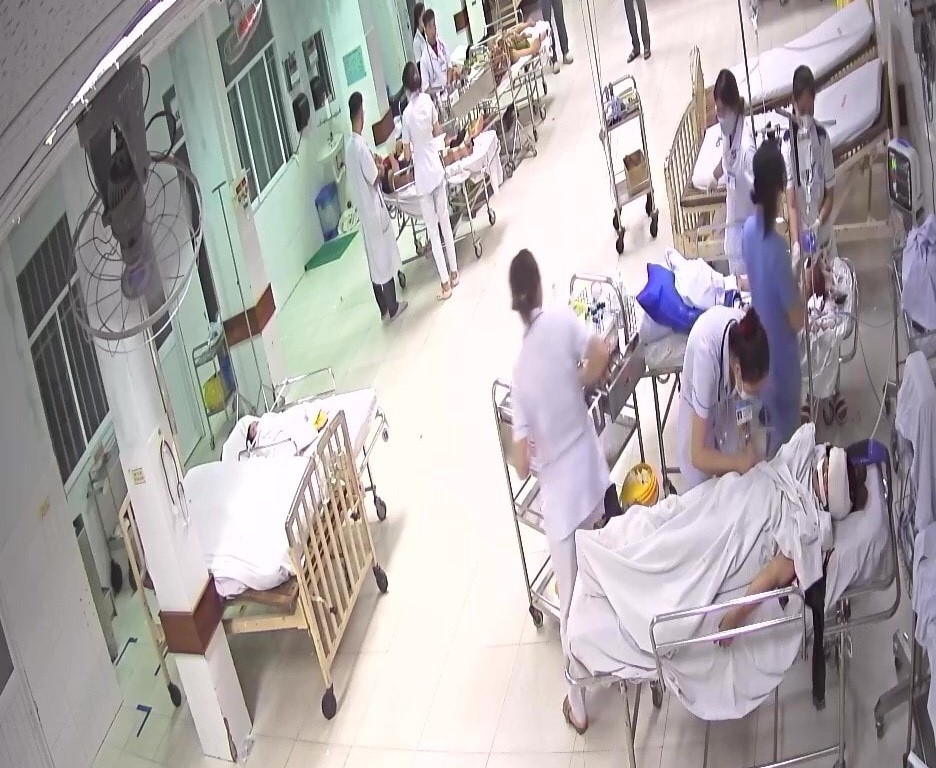 Tai nạn giao thông ở Đà Nẵng, 7 người bị thương: Bệnh viện kích hoạt "báo động đỏ"- Ảnh 1.