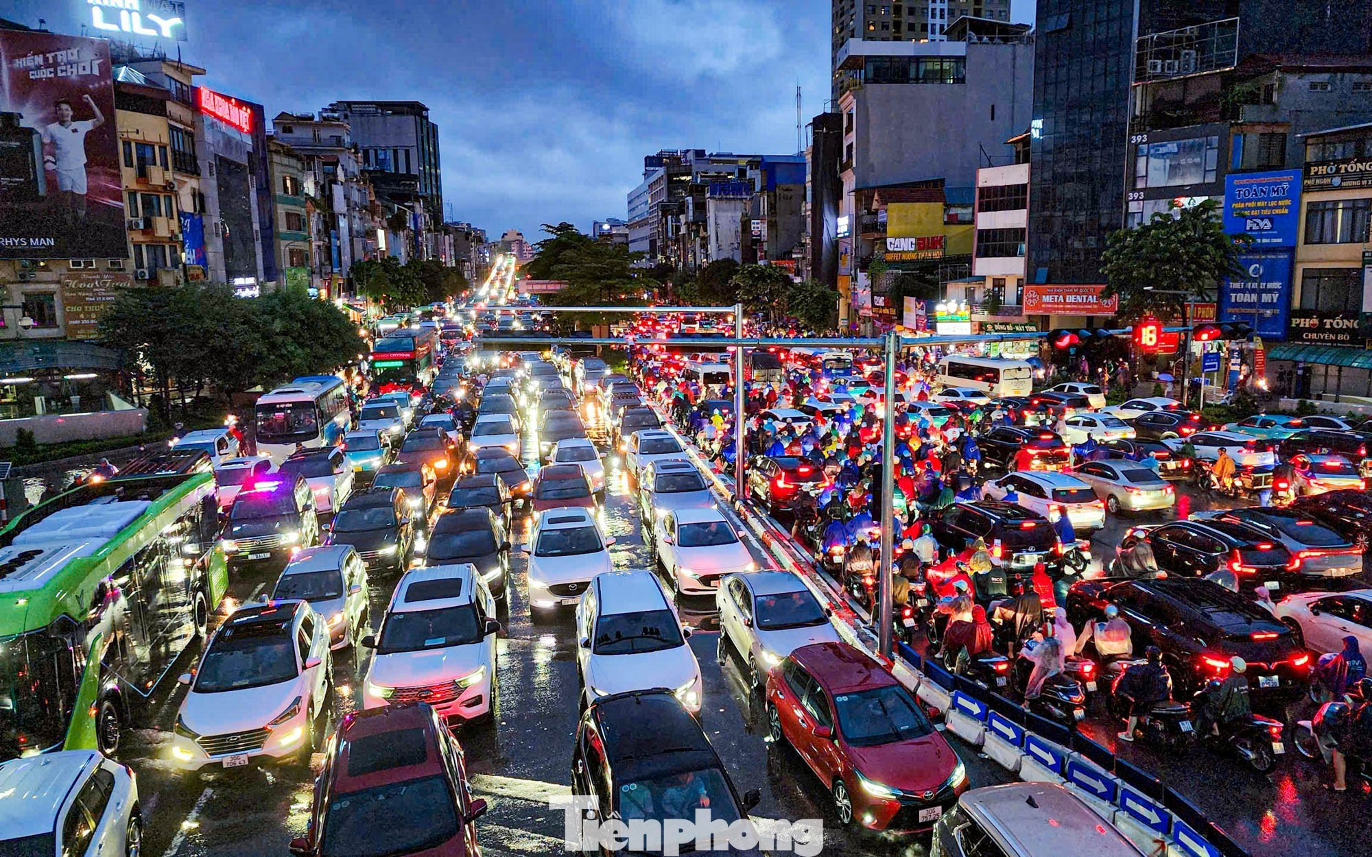 Vì sao Hà Nội bị 'nhấn chìm' sau trận mưa lớn?- Ảnh 2.