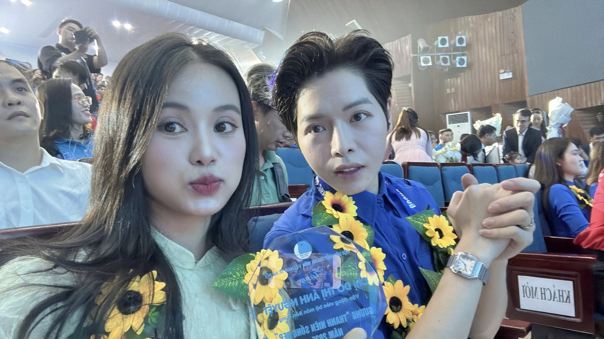 Nhan sắc đời thường xinh như công chúa của cung thủ Đỗ Thị Ánh Nguyệt vừa được tuyên dương “Thanh niên sống đẹp” năm 2025- Ảnh 2.