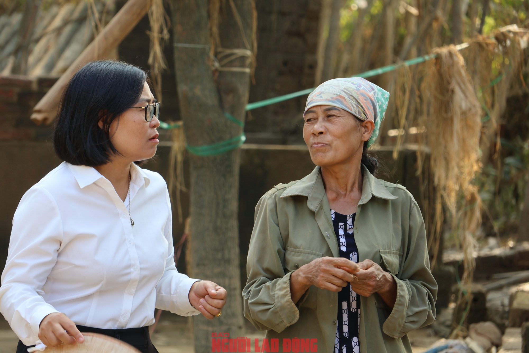 Xót xa cảnh người phụ nữ nghèo đơn thân có gian nhà cũ và 10 triệu đồng tích góp bao năm bị lũ cuốn- Ảnh 9.