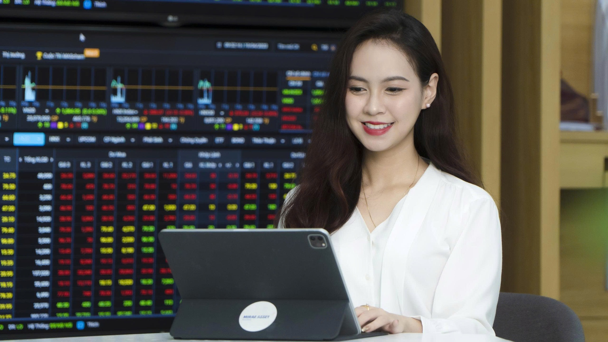 VN-Index vượt đỉnh sau nâng hạng, sao nhiều nhà đầu tư vẫn lỗ?- Ảnh 1.