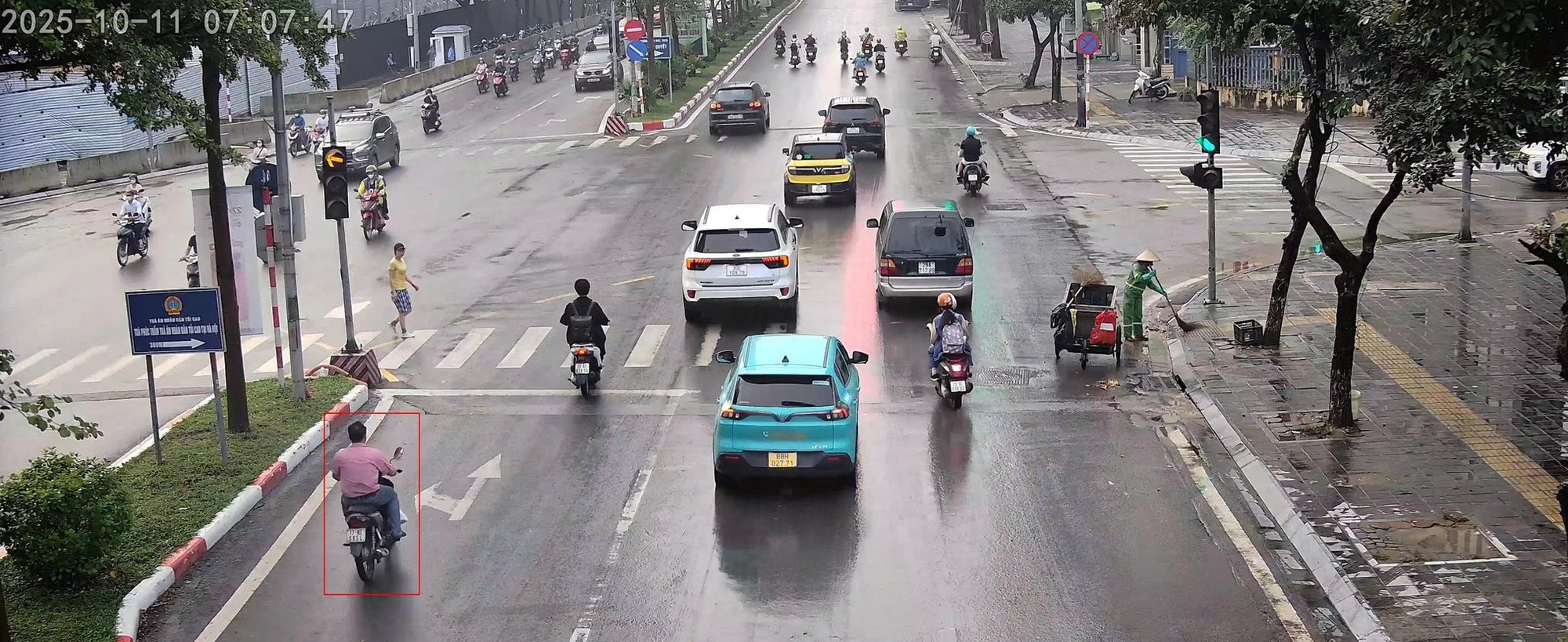 Phát hiện 260 tài xế vượt đèn đỏ tại ngã tư ở Hà Nội trong một ngày- Ảnh 1.