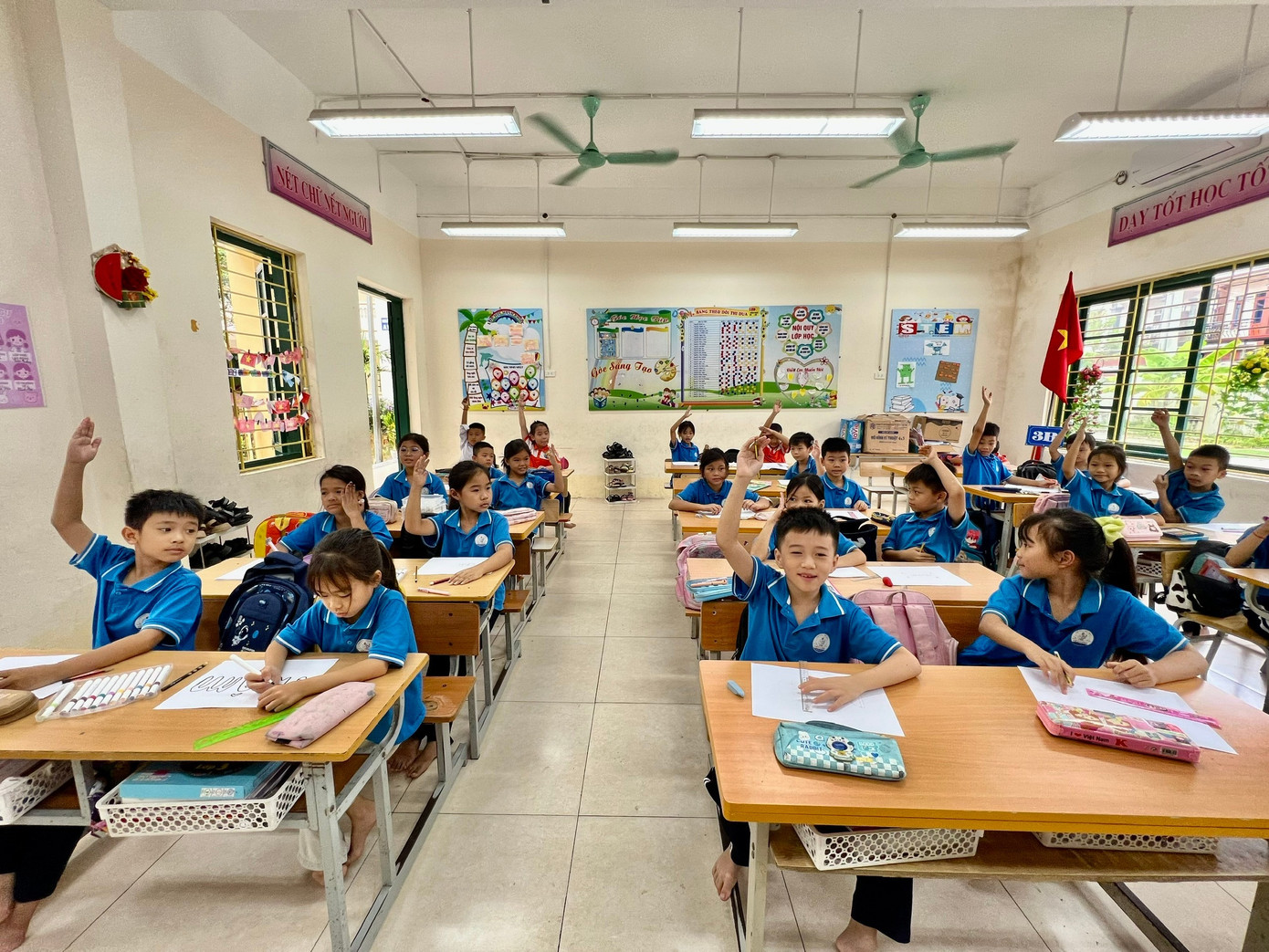Hà Nội: Nhiều học sinh vẫn phải dùng thuyền đi học- Ảnh 3.