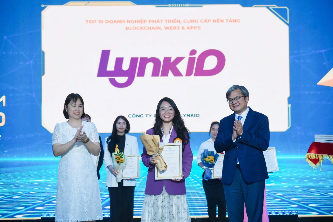 LynkiD lập cú hattrick 3 hạng mục “Top 10 Doanh nghiệp Công nghệ số xuất sắc Việt Nam 2025”- Ảnh 1.