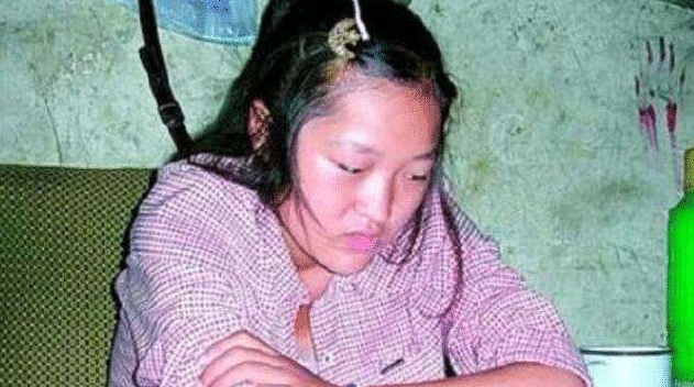 Nữ sinh từng học giỏi top đầu lớp, đến khi thi ĐH lại làm chuyện không tưởng trong phòng thi: Ngày nhận kết quả mẹ chỉ muốn ngất!- Ảnh 1.