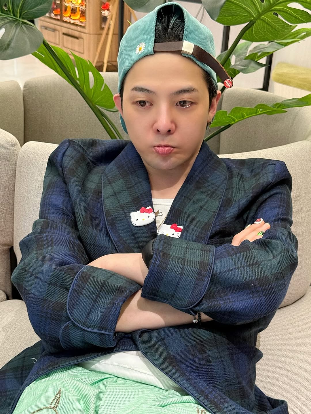 G-Dragon liên tục gây "bão mạng"- Ảnh 1.