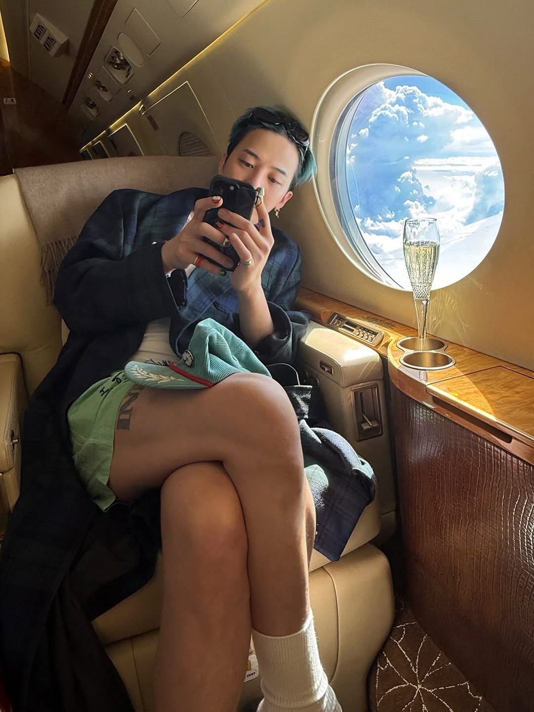 G-Dragon liên tục gây "bão mạng"- Ảnh 3.