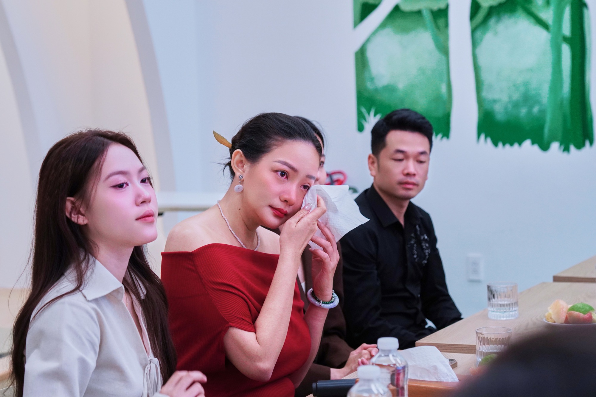 Mỹ nhân Việt được chồng đại gia hơn 26 tuổi trao tài sản hàng trăm tỷ bật khóc: 