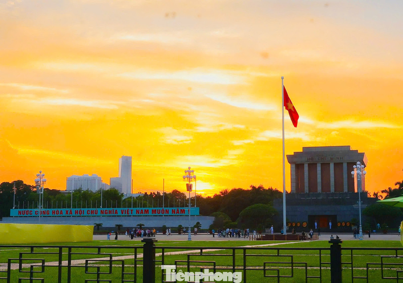 Sắc thu dịu dàng phủ khắp Hà Nội khiến lòng người đắm say- Ảnh 23.