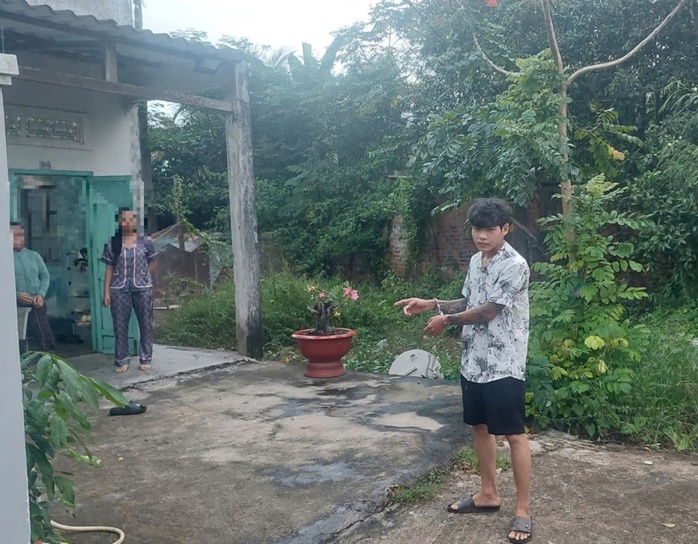 Dùng khăn trùm mặt, trói em họ cướp vàng rồi bỏ trốn- Ảnh 1.