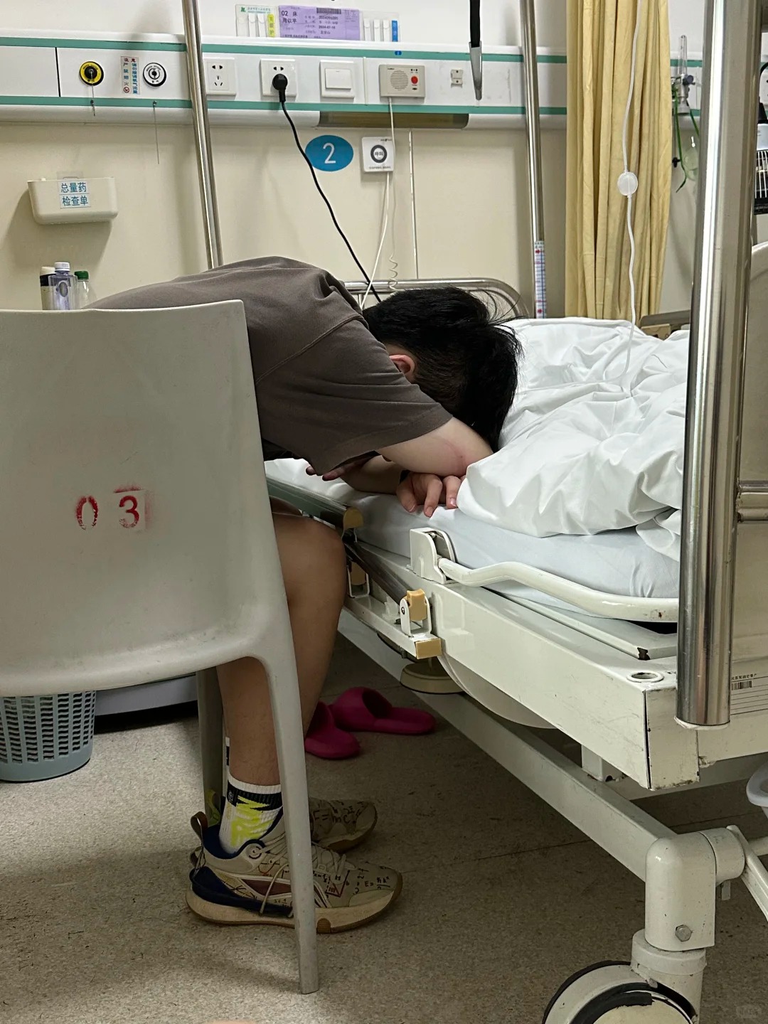 Chăm ông 5 năm, cháu "hờ" được chia 17 triệu, cháu ruột ngồi không hưởng 3 căn biệt thự: Cuộc gọi đảo ngược tình thế!- Ảnh 1.
