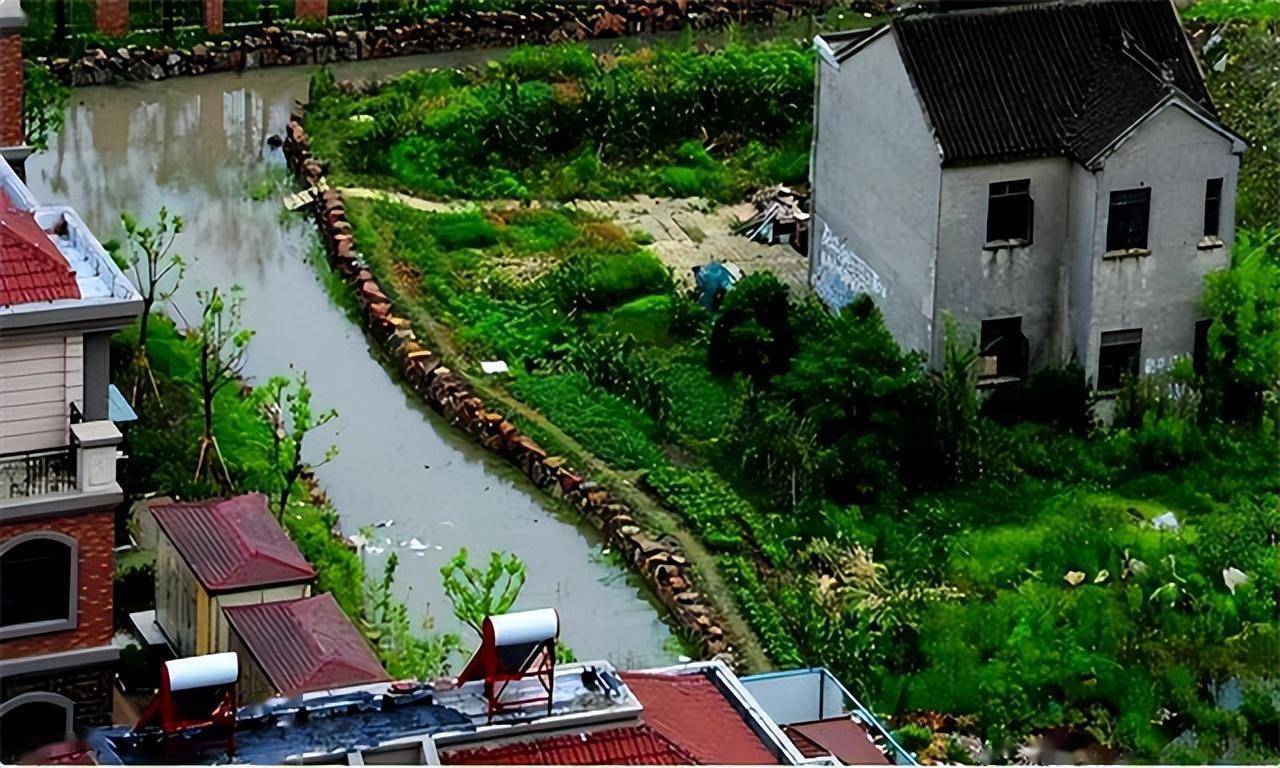 Chủ ngôi nhà cấp 4 từ chối nhận bồi thường 37 tỷ đồng, giờ "mắc kẹt" giữa khu biệt thự tiền tỷ, sống cảnh khó tin- Ảnh 6.
