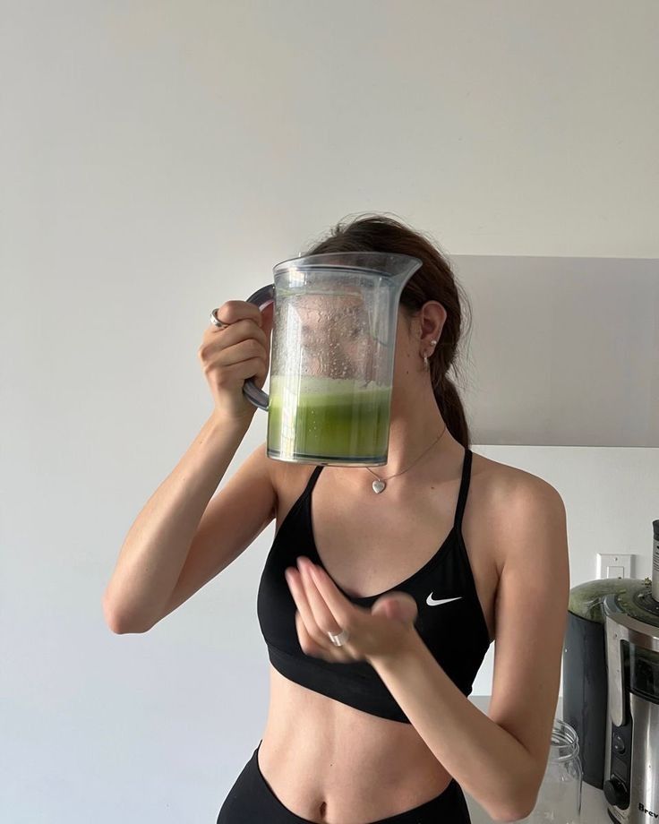 Cốc collagen rẻ nhất cho phụ nữ U35, uống tác dụng ngay mà không lo thật giả- Ảnh 1.
