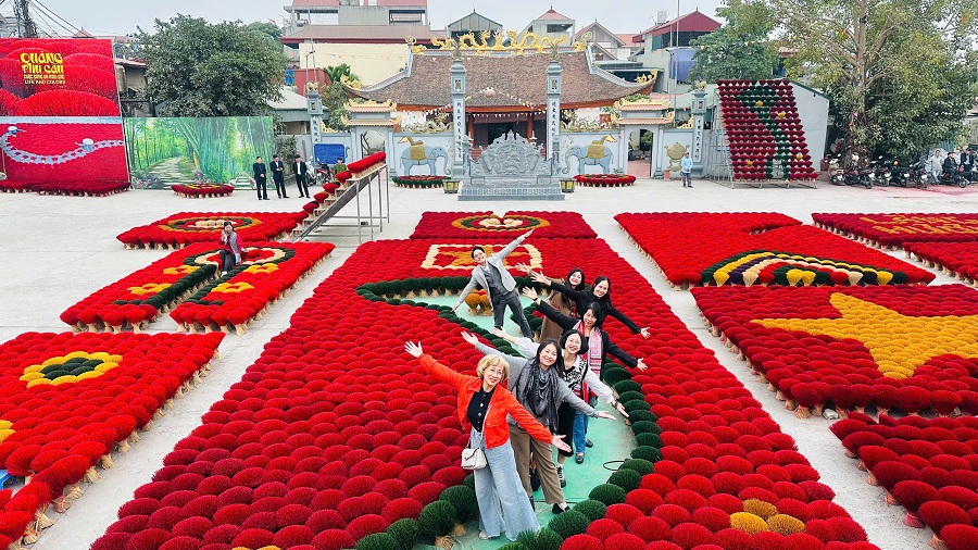 Khách Tây trầm trồ trước ngôi làng ở Hà Nội, nhận xét: 