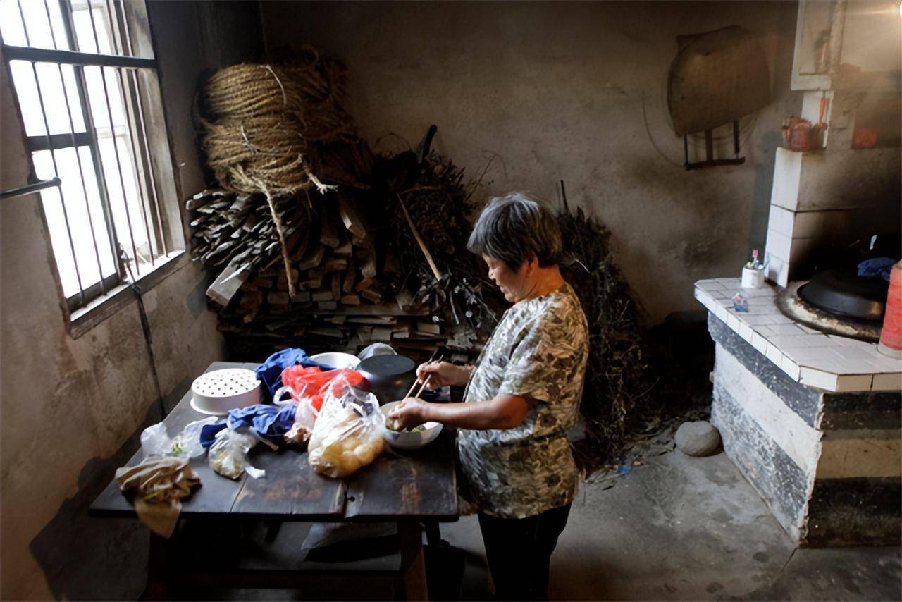 Chủ ngôi nhà cấp 4 từ chối nhận bồi thường 37 tỷ đồng, giờ "mắc kẹt" giữa khu biệt thự tiền tỷ, sống cảnh khó tin- Ảnh 9.