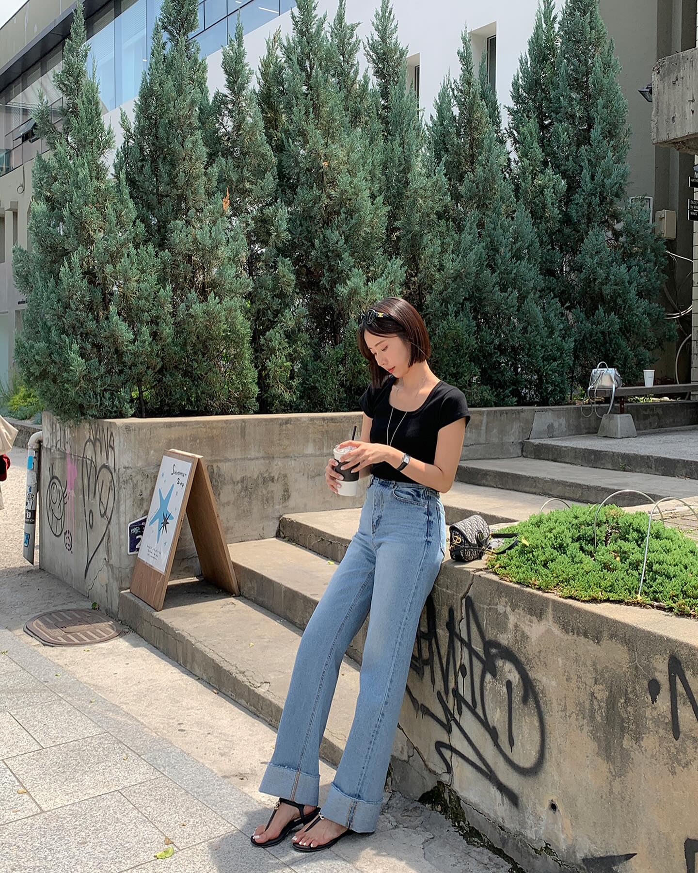 Chăm diện 4 item ôm dáng này, bạn sẽ được khen sành điệu hơn nhiều so với khi mặc đồ rộng- Ảnh 7.